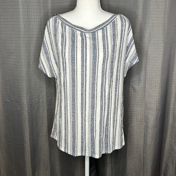 W5 BLUE AND WHITE STRIPED MEDIUM CAP SLEEVE BLOUSE WITH WOODEN BUTTON ACCENTS - Picture 1 of 7